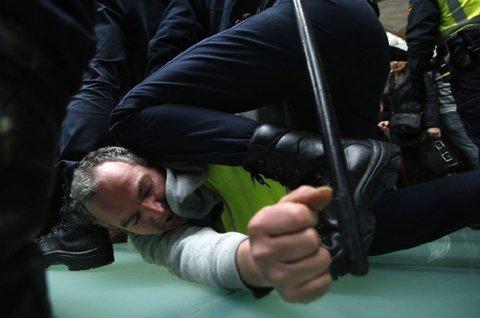 Hình ảnh thế giới một tuần không bình yên