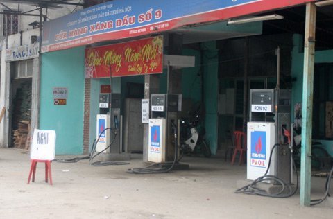 Hàng loạt cây xăng đóng cửa