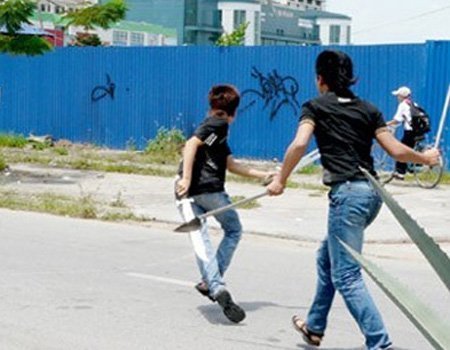 Tổng GĐ bị côn đồ truy sát như trong phim