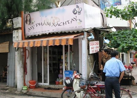 Phố hàng xách tay Nguyễn Sơn: Thiên đường trốn thuế