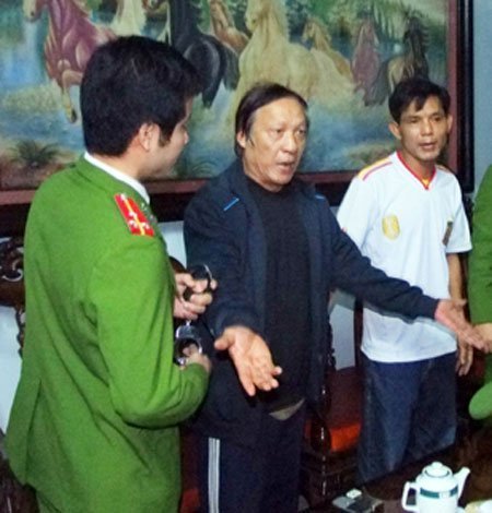 Trùm tín dụng đen phải bán máu nuôi thân