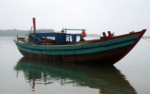 Tìm thấy 2 thi thể trong vụ nổ tàu cá