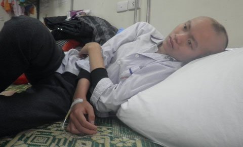 Bố và các anh chết rồi, con đừng bỏ mẹ lại!