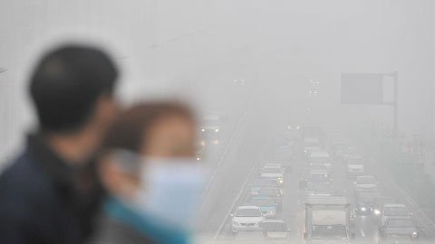 Trung Quốc ngột ngạt vì khói bụi