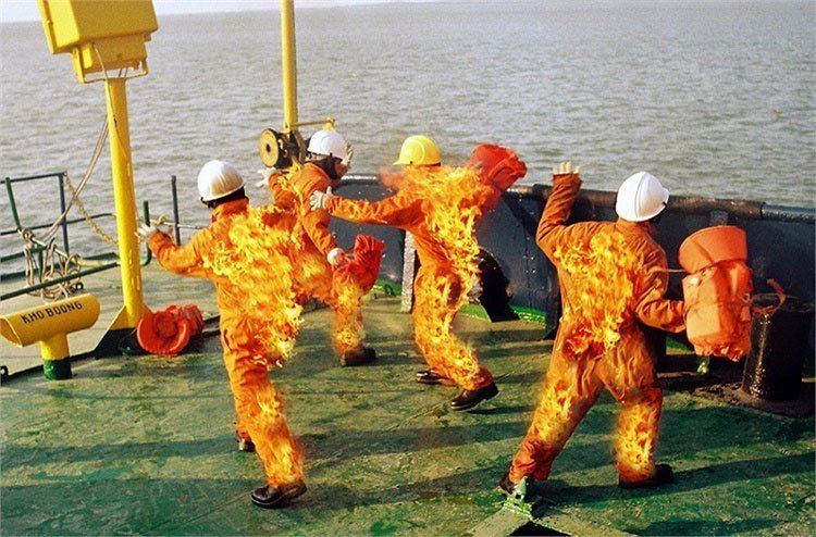 Cảnh cháy nổ kinh hoàng trên phim trường Việt