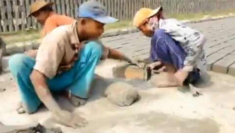 Đóng gạch bằng tay nhanh như máy