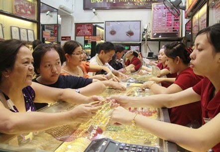 Lô vàng đầu tiên của NHNN ra thị trường