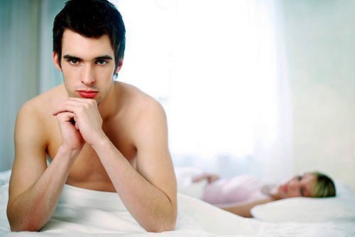 Nỗi khổ quý ông phải xin xỏ vợ để được 'yêu'