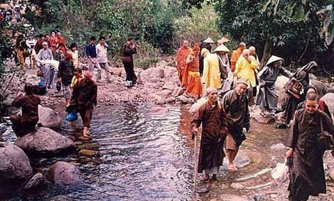 Chuyện lạ '100 cung nữ báo oán' suối Giải Oan