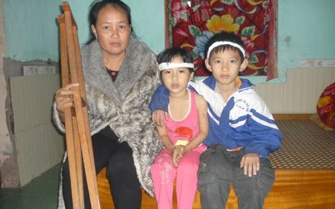 Tội nghiệp 2 cháu bé mất mẹ, nay cha khó qua khỏi