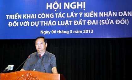 Không áp đặt khi có tranh luận về luật Đất đai