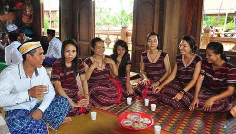 Những phong tục 