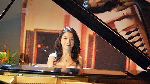 Vòng quanh thế giới trên những phím đàn