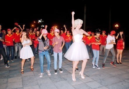 Hàng không giá rẻ, cả nhà được… đi máy bay