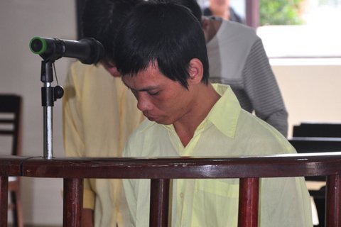 Mở phim đen dụ bé gái rồi giở trò đồi bại