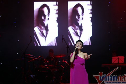 Hồng Nhung nồng nàn và nữ tính