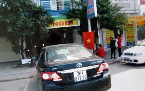 Chủ tịch bị tố “tòm tem” với thủ quỹ tại nhà nghỉ