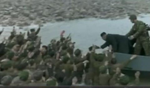 Nhào xuống biển để tiễn biệt Kim Jong-un