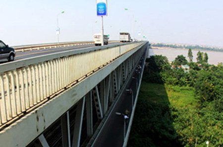 Giận vợ, chồng nhảy cầu Thăng Long tự tử