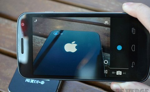 Samsung tấn công tới tận 'sào huyệt' Apple