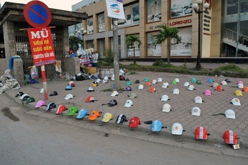 Mũ bảo hiểm rởm và chuyện trách nhiệm