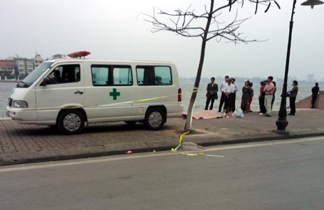 Hà Nội: Phát hiện xác chết nổi trên mặt hồ Tây