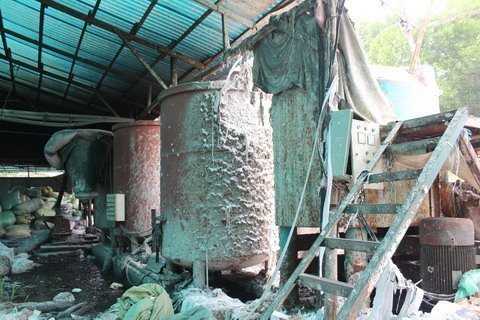 Phát hiện nhiều phần thi thể trong cối xay bột giấy