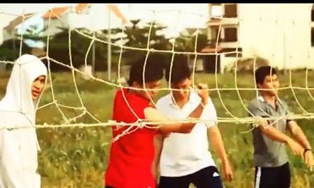 SV Ngoại thương gây sốt với clip 'Đẻ ra đã thông minh'