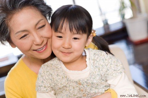 Dùng con để… trị mẹ chồng