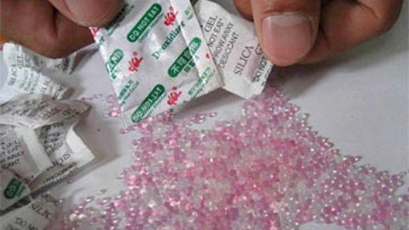 Túi chống ẩm: Ẩn họa trong bánh kẹo