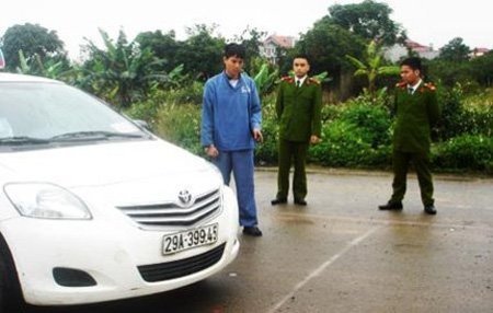 Mất mạng vì quấy đôi trai gái đang “mây mưa” trên taxi