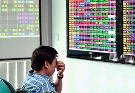 Làm giá thị trường, 'giật' tiền cổ đông?