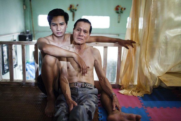 Tình ngang trái của người đồng tính công khai già nhất Hà Nội