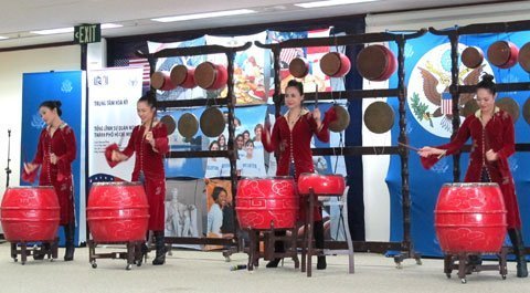Tuyển nghệ sĩ Việt sang Mỹ giao lưu văn hóa