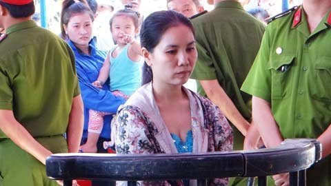 15 năm tù cho người vợ đốt chồng vì ghen