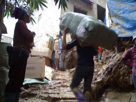 Tìm đường đi buôn giữa 'thánh địa hàng lậu'