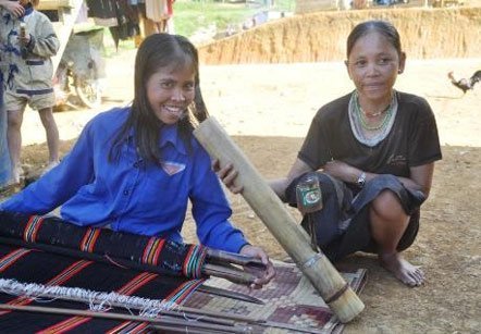 Nơi con gái không hút thuốc lào sẽ 'ế'