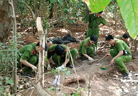 Vụ vợ bí thư đốt xác: 'Quan bà' có máu ăn chơi