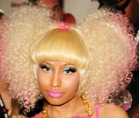 Hốt hoảng vì thời trang kinh dị của giám khảo Idol