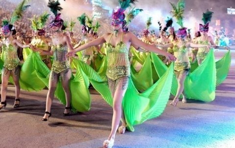 Khi nào xã hội không còn bị ngợp những cái 