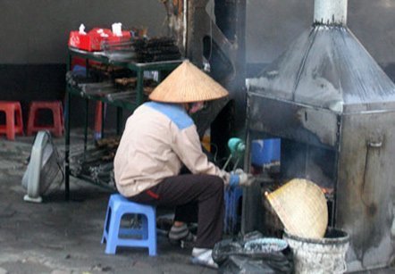 Những con phố sặc khói ở Hà Nội