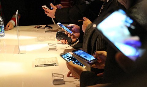 Cổ đông Apple cảm ơn Samsung