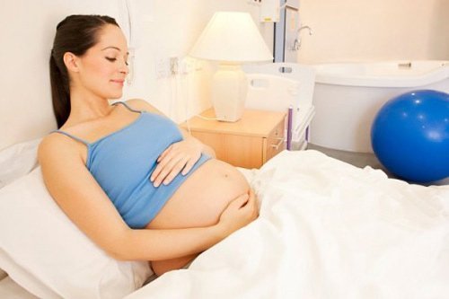 Có con khi đang du học, khai sinh cho con như nào?