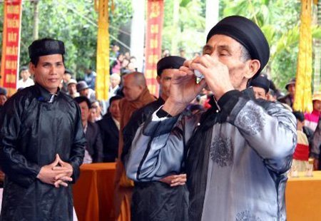 Lạ lùng chuyện cắt máu ăn thề ở Hải Phòng