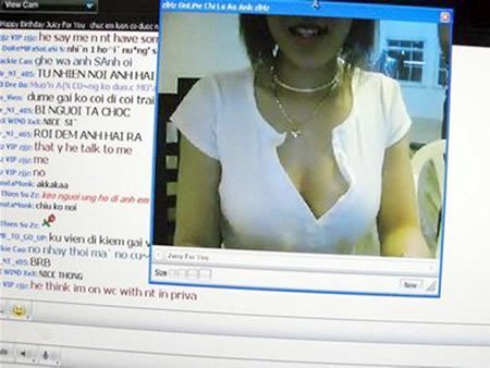 Báo động chat sex: 'Phơi mình trên mạng chẳng mất mát gì...?!'