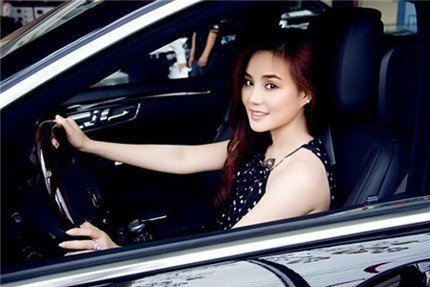 Những chiếc xế hộp gây tranh cãi của mỹ nhân Việt