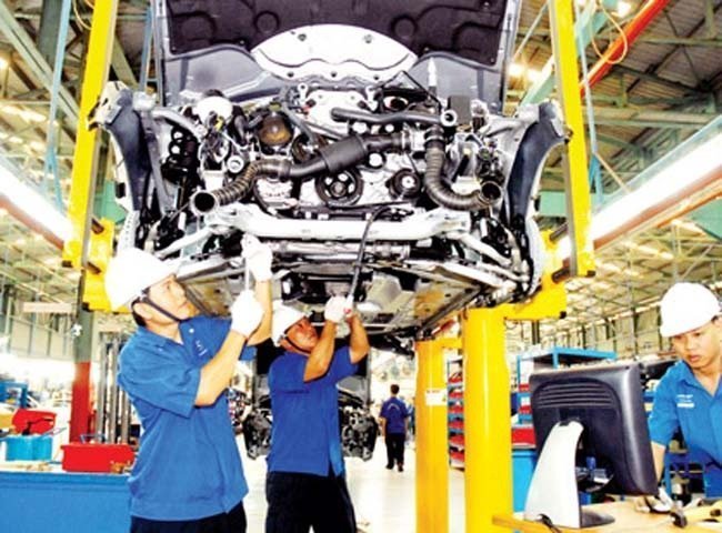 Chính sách cãi nhau, ô tô còn lâu mới giảm giá