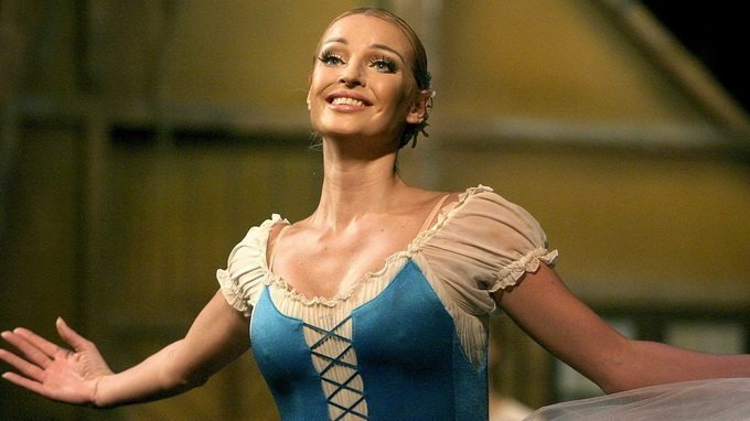 Nhà hát balê bị tố là “nhà thổ”