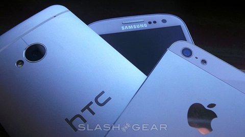 Apple được lợi từ S4, HTC One?