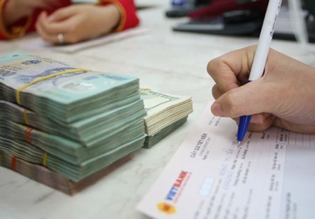 Lãi suất hạ, tiền về đâu?